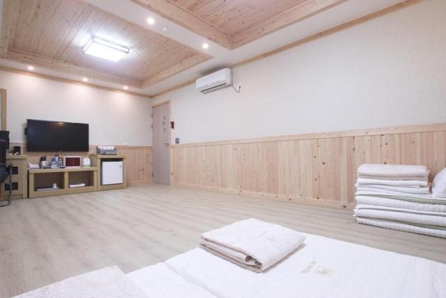 Yeosu Mj Motel Екстериор снимка