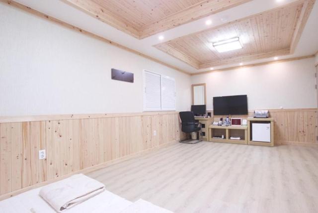 Yeosu Mj Motel Екстериор снимка