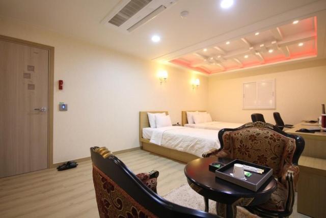 Yeosu Mj Motel Екстериор снимка