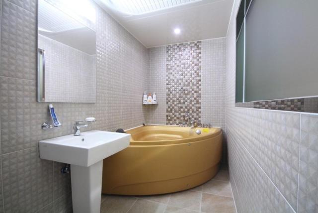 Yeosu Mj Motel Екстериор снимка