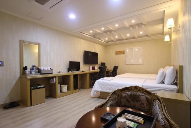 Yeosu Mj Motel Екстериор снимка