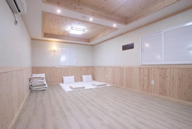 Yeosu Mj Motel Екстериор снимка
